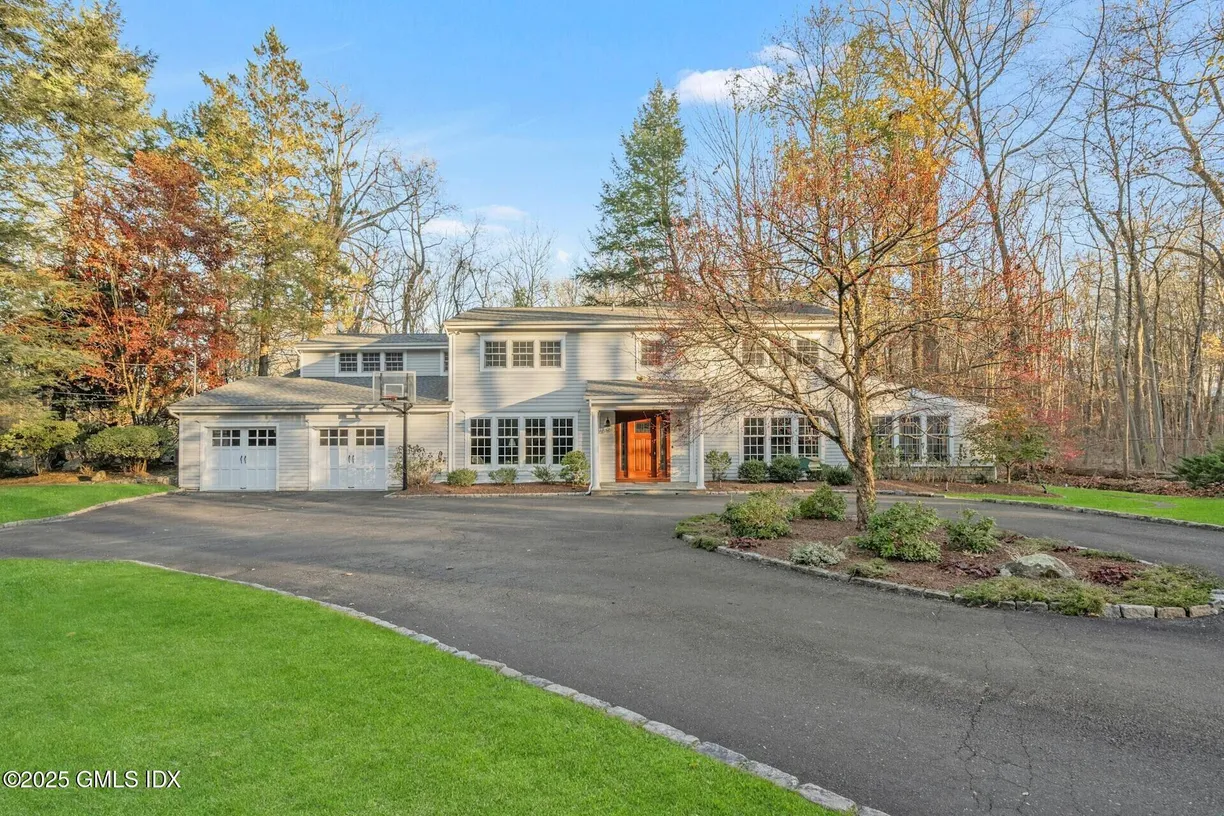 Greenwich Real Estate | View 42 Sherwood Avenue | 5 Beds, 3 Baths