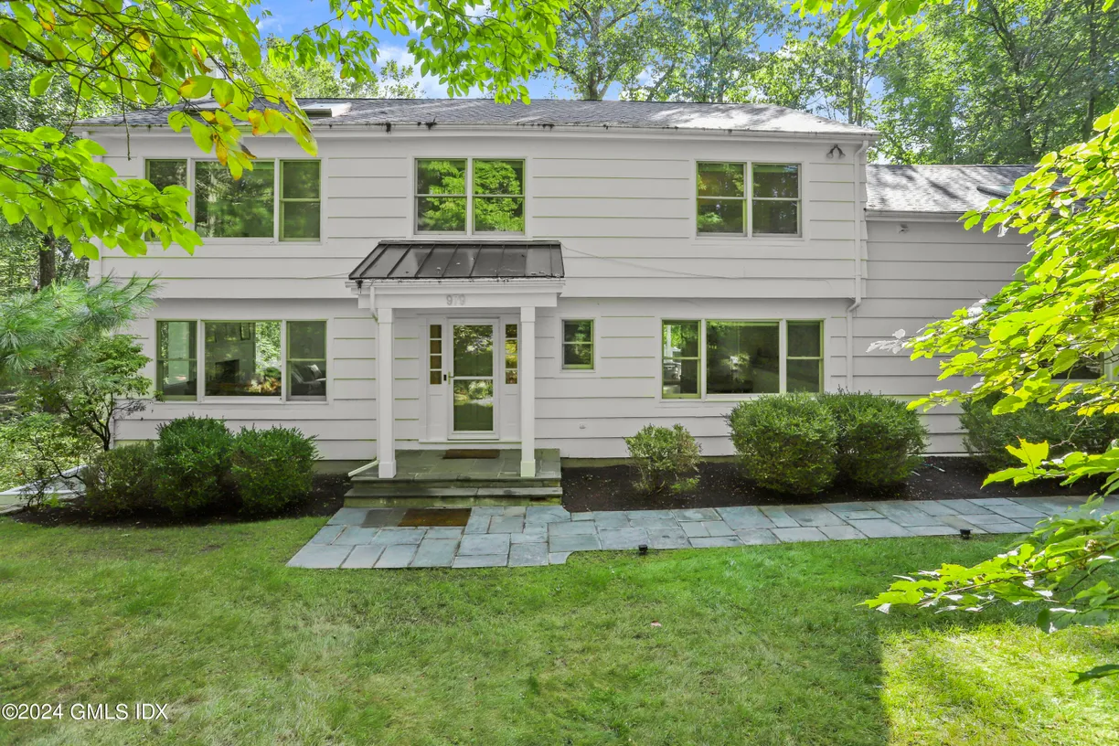 Greenwich Real Estate | View 979 Lake Avenue | 5 Beds, 4 Baths