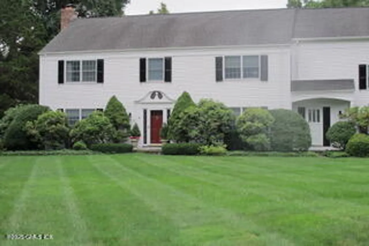 Greenwich Real Estate | View 4 Avon Lane | 5 Beds, 3 Baths