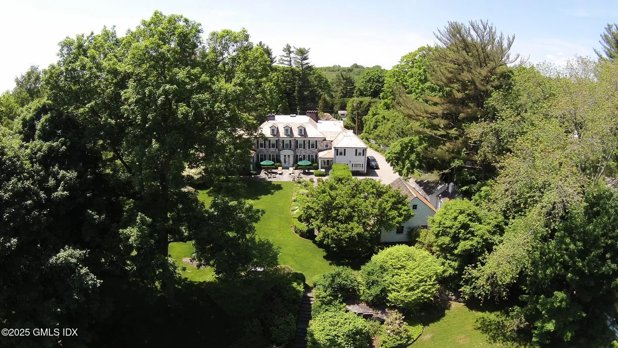 Greenwich Real Estate | View 375 Round Hill Road | 7 Beds, 6 Baths