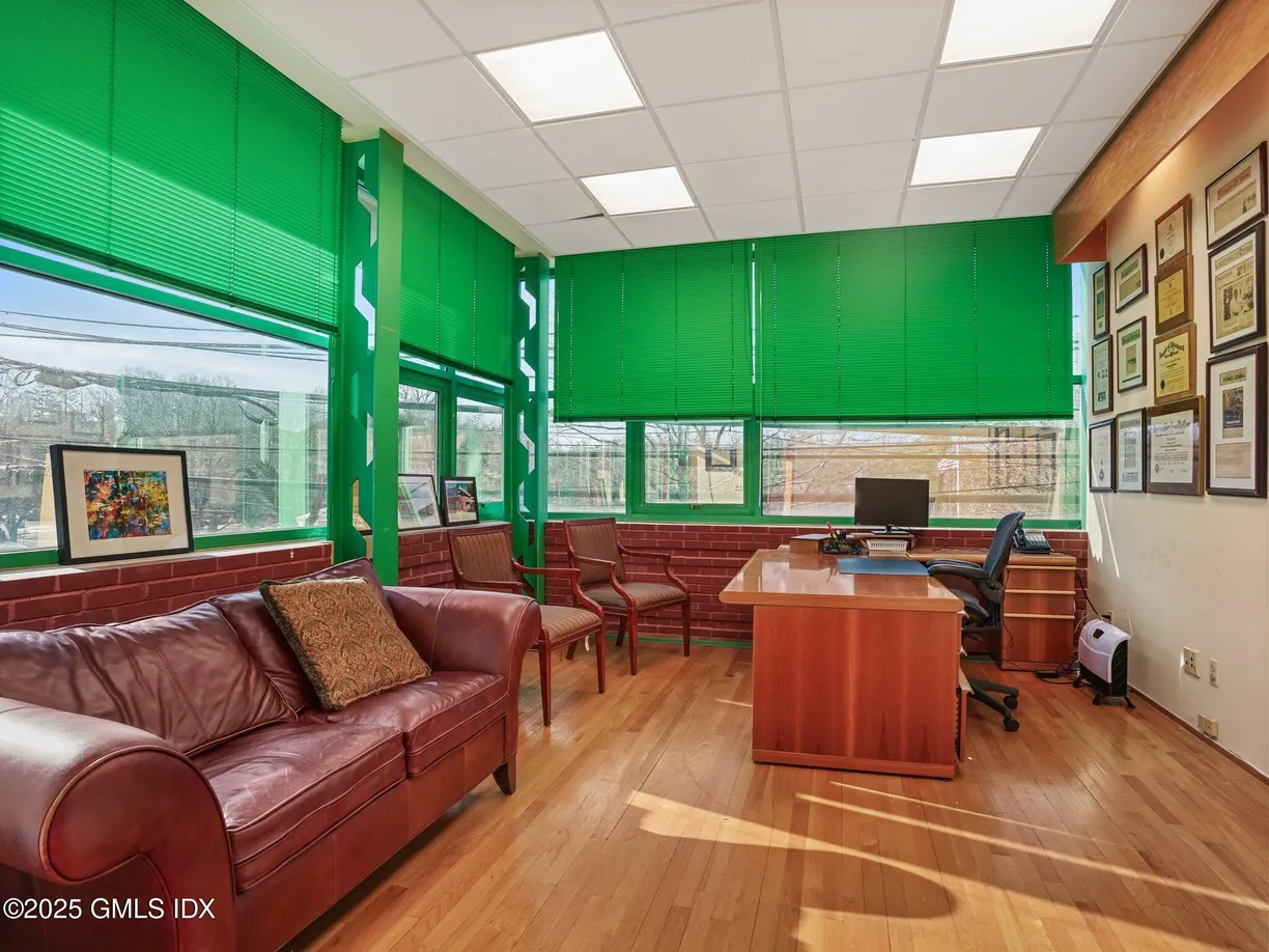 Greenwich Real Estate | View 263 Glenville Road, 1
