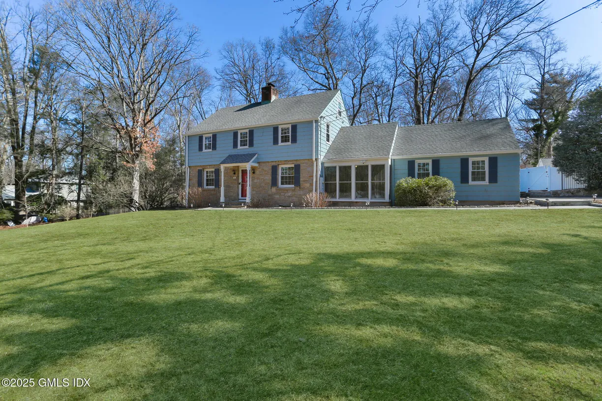 Greenwich Real Estate | View 302 Vine Road | 3 Beds, 2 Baths