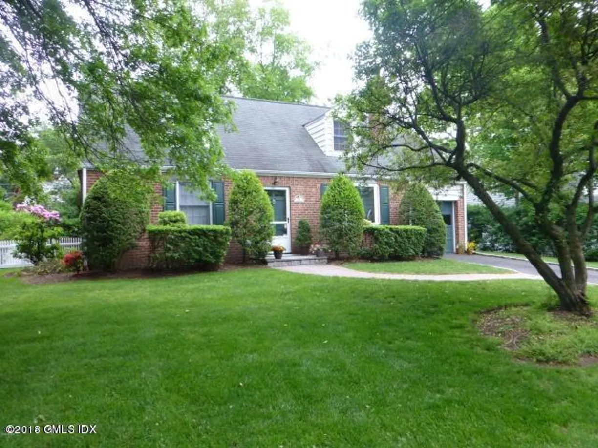 Greenwich Real Estate | View 26 Halsey Drive | 3 Beds, 2 Baths