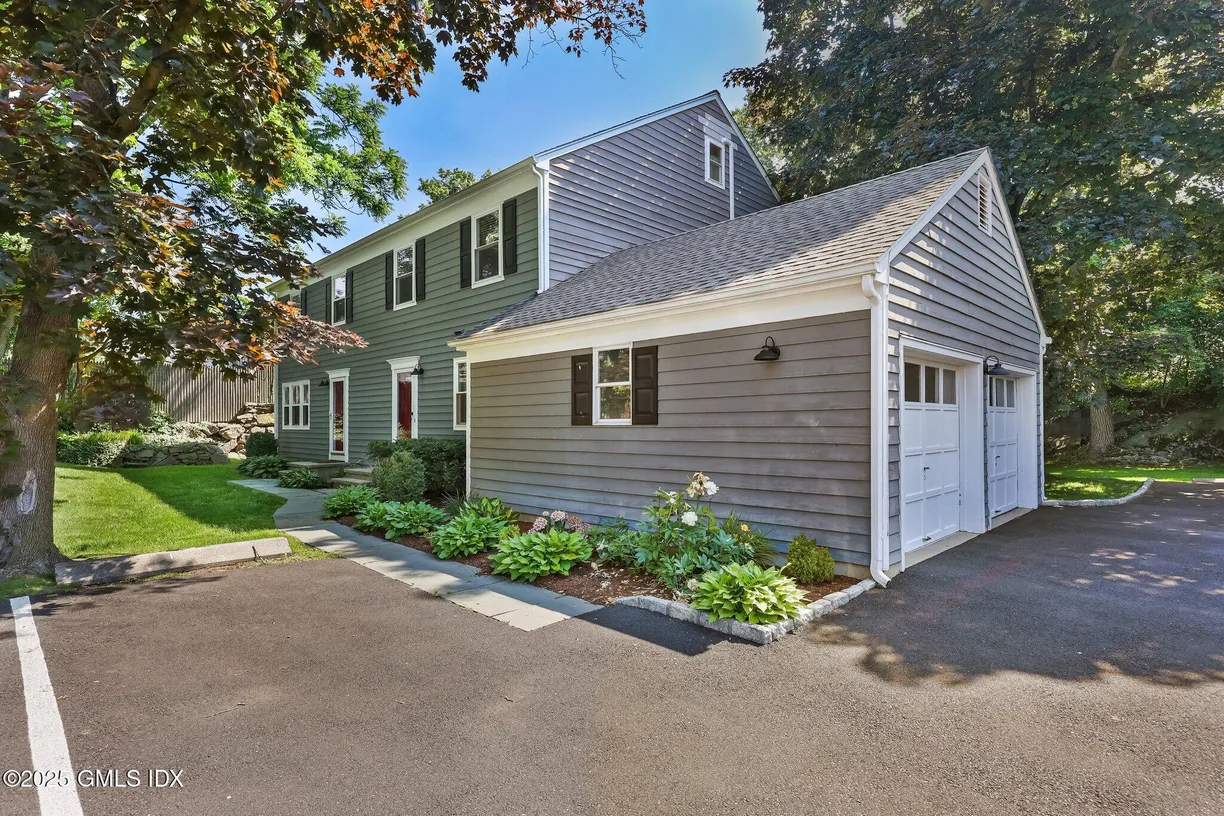 Greenwich Real Estate | View 63 Indian Harbor Drive, 5 | 3 Beds, 2 Baths
