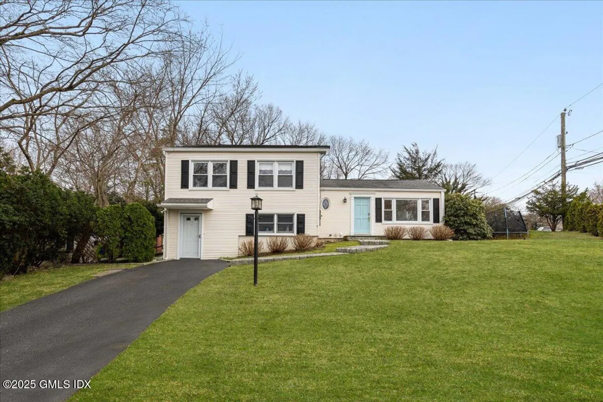 Greenwich Real Estate | View 12 Mary Lane | 3 Beds, 2 Baths