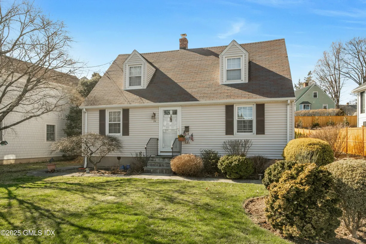 Greenwich Real Estate | View 24 Riverside Lane | 3 Beds, 3 Baths
