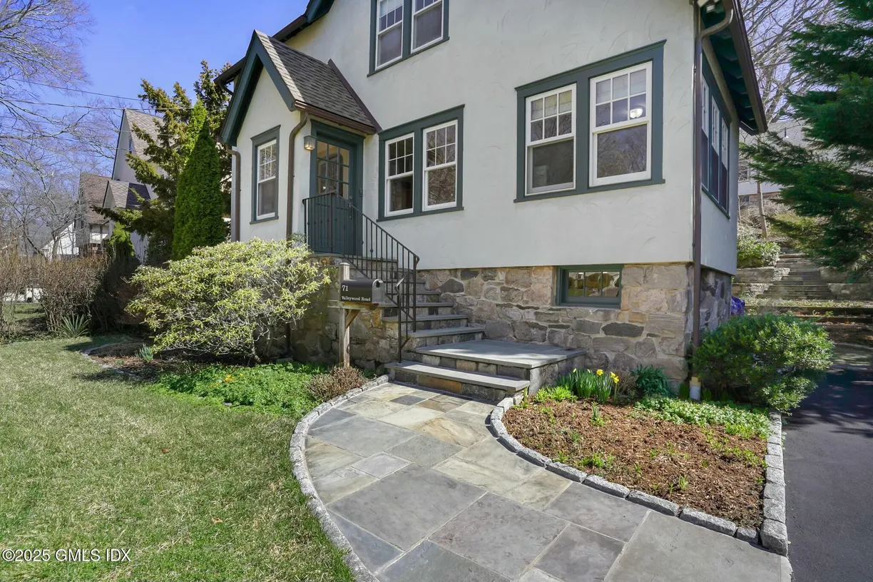 Greenwich Real Estate | View 71 Valleywood Road | Listing