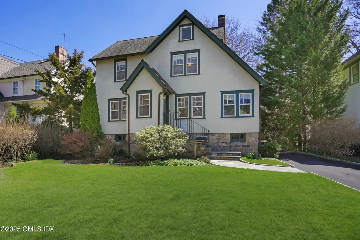 Greenwich Real Estate | View 71 Valleywood Road | 4 Beds, 3 Baths