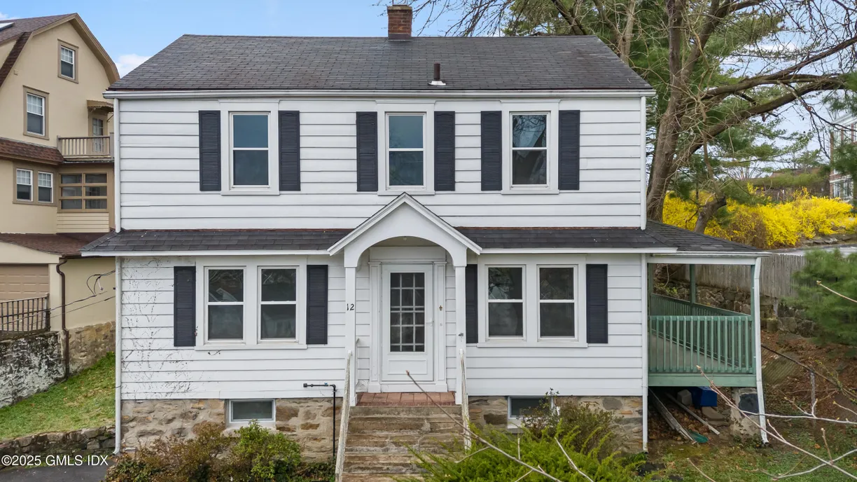 Greenwich Real Estate | View 12 Bolling Place | 3 Beds, 2 Baths