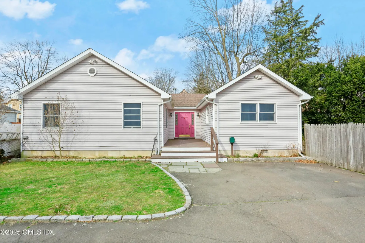 Greenwich Real Estate | View 66.5 Prospect Street | 3 Beds, 2 Baths