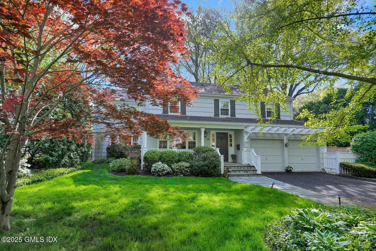 Greenwich Real Estate | View 12 Innis Lane | 4 Beds, 3 Baths