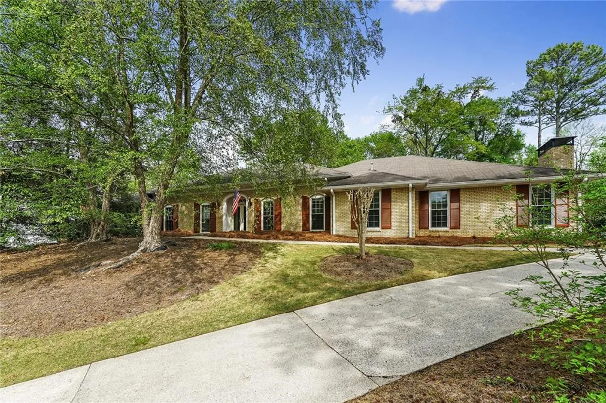 Savannah Real Estate | View 9455 River Lake Drive | 4 Beds, 4 Baths