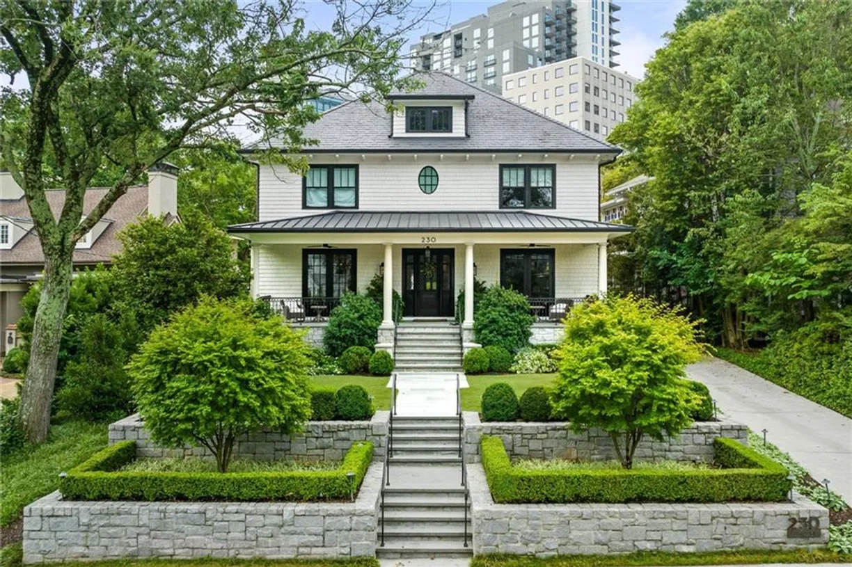 Savannah Real Estate | View 230 Peachtree Circle | 5 Beds, 6 Baths