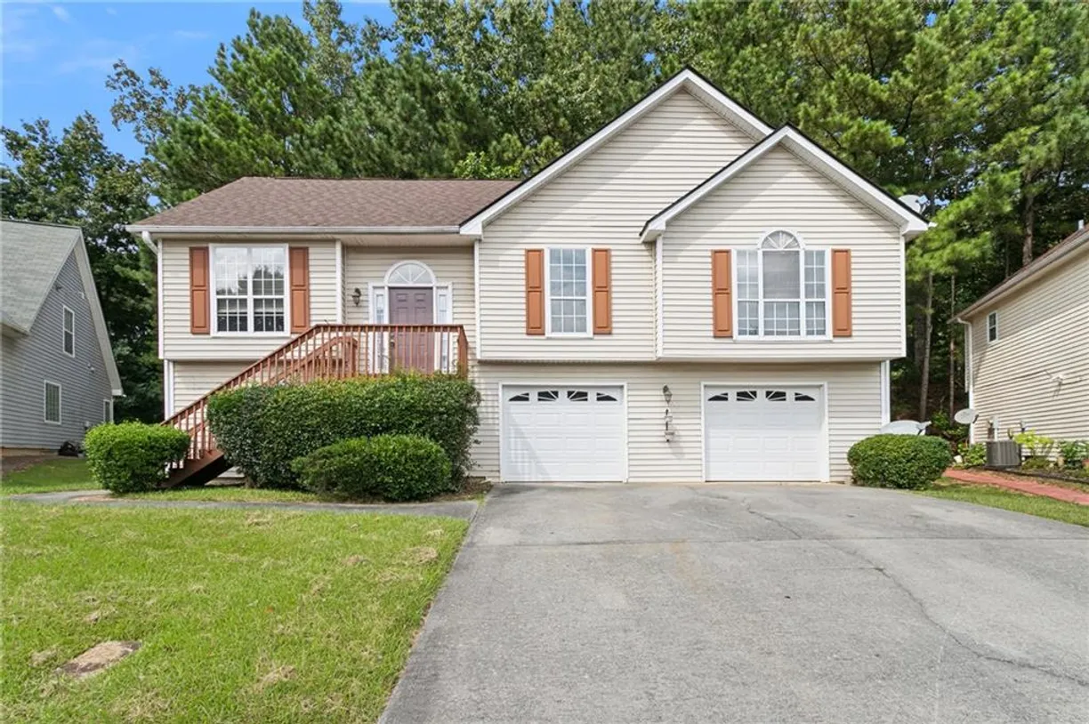 Savannah Real Estate | View 2325 Golden Valley | 4 Beds, 3 Baths