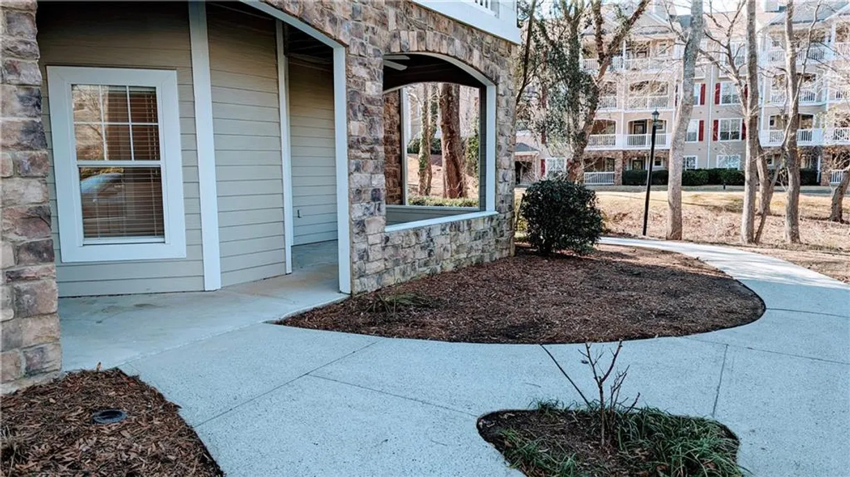 Savannah Real Estate | View 212 Edinburgh Court, 212 | 2 Beds, 2 Baths