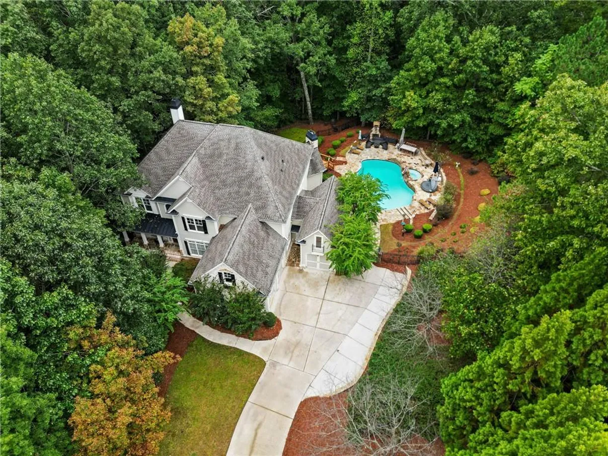 Savannah Real Estate | View 335 Boundary Place | 6 Beds, 5 Baths