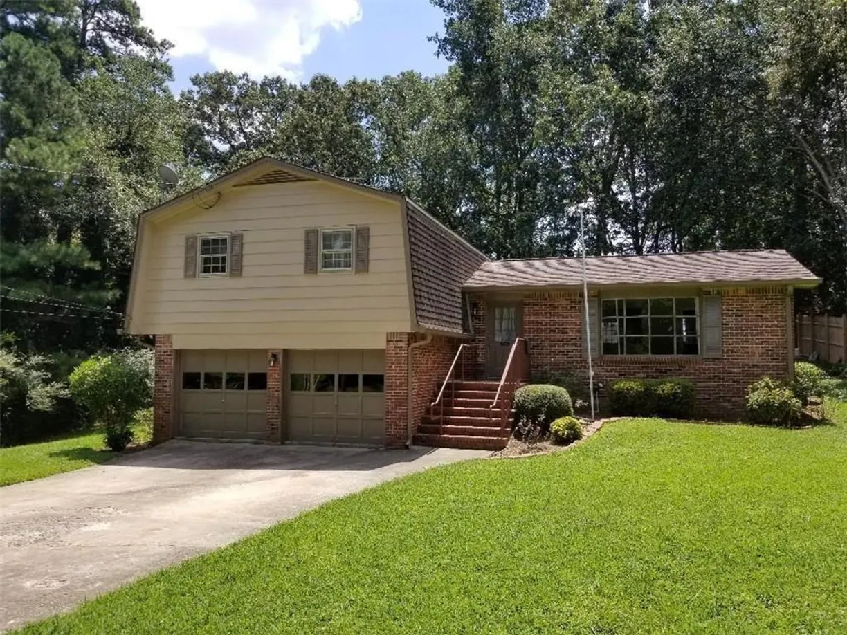 Savannah Real Estate | View 3438 Hill Drive | 4 Beds, 2 Baths