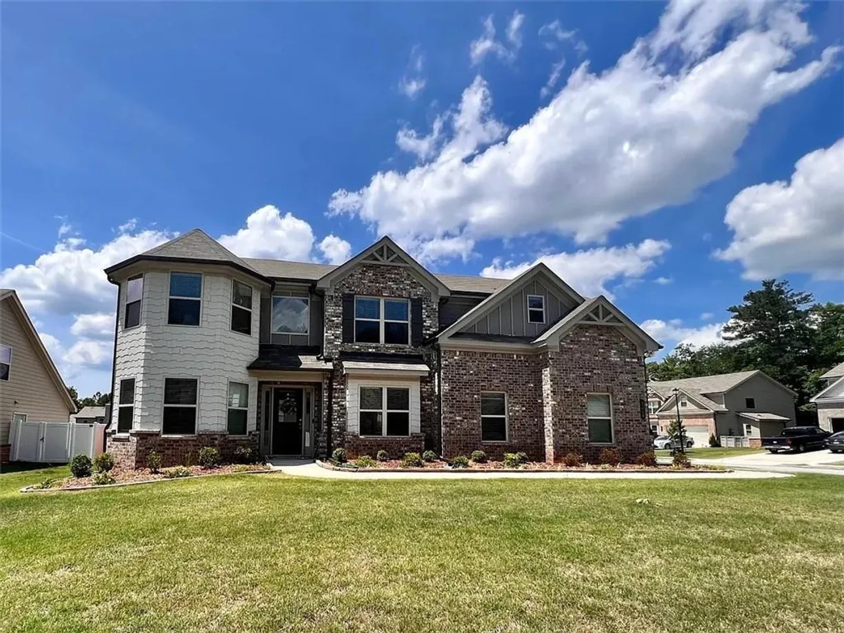 Savannah Real Estate | View 2366 Bear Paw Drive | 5 Beds, 3 Baths
