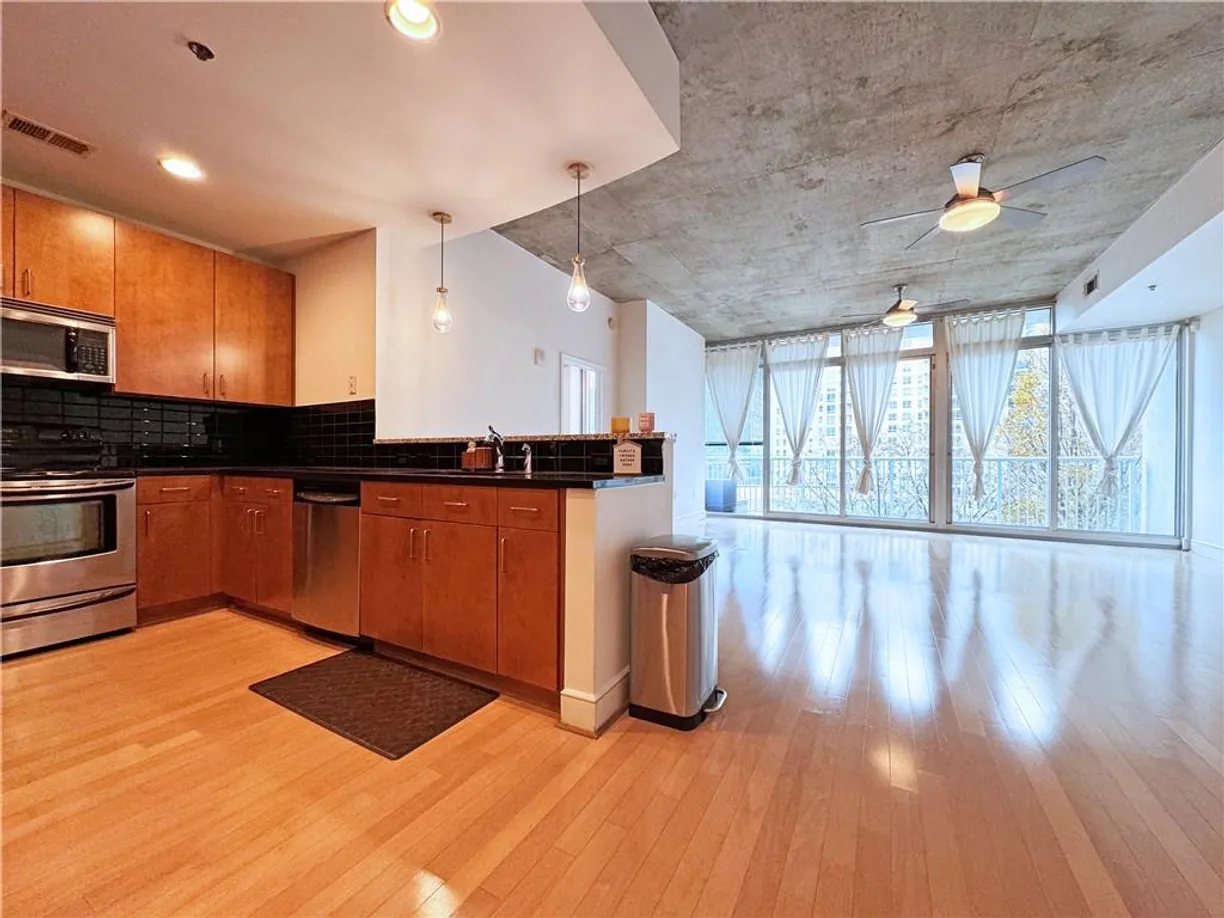 Savannah Real Estate | View 950 W Peachtree St NW, #801, 801 | 2 Beds, 2 Baths