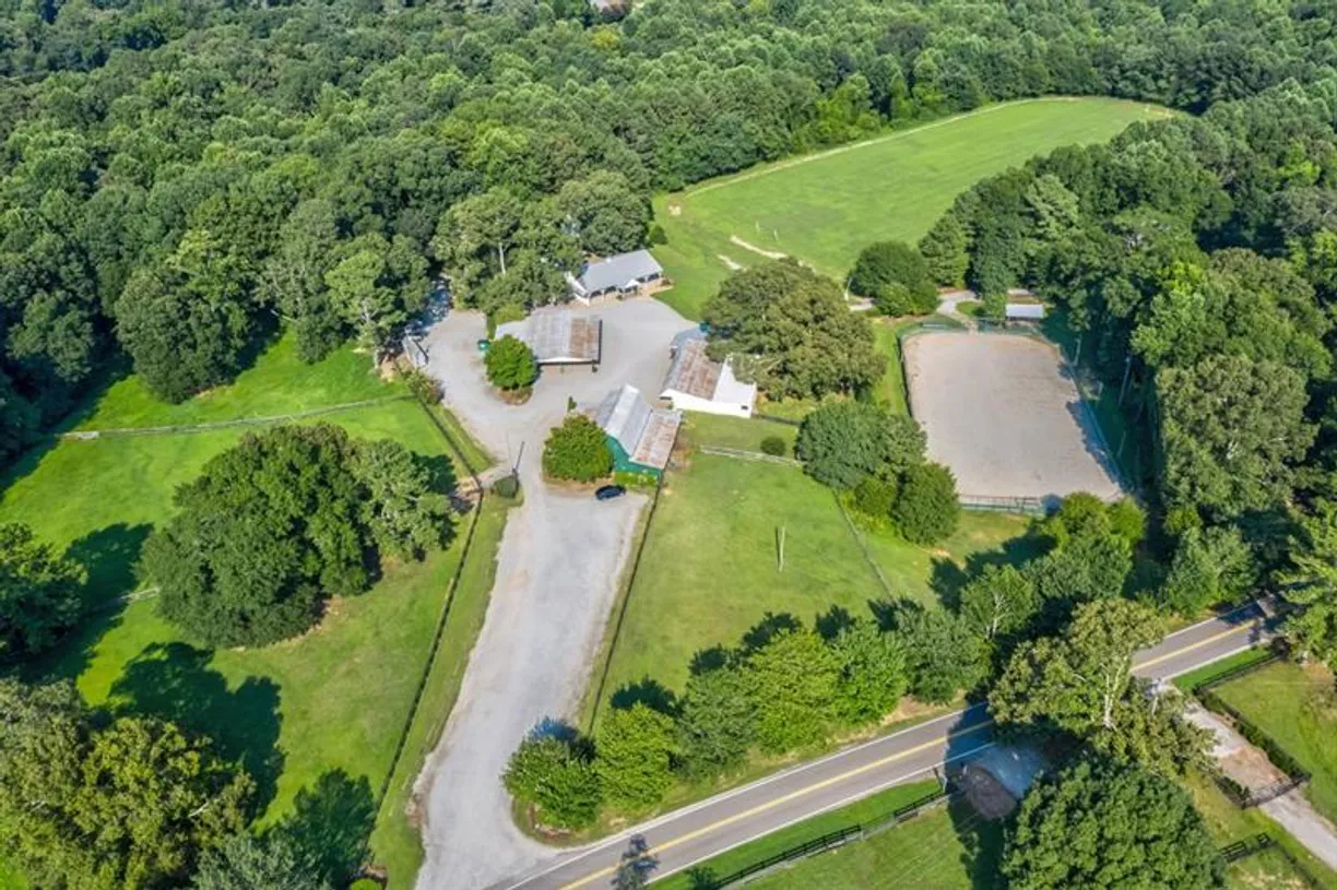 Savannah Real Estate | View 1375 Liberty Grove Road | 6 Beds, 4 Baths
