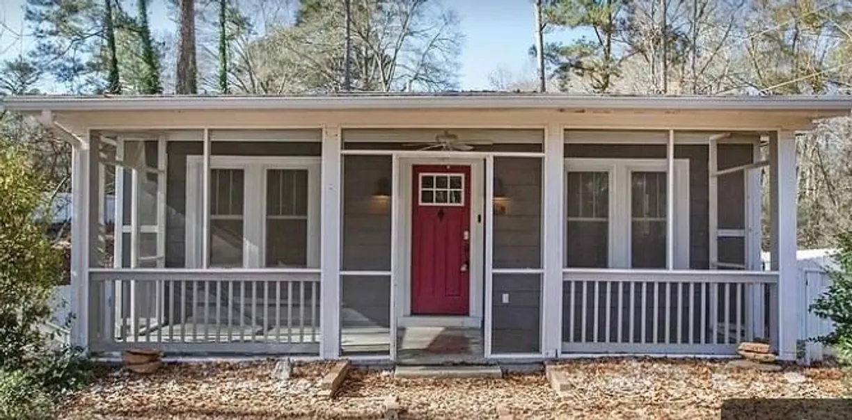 Savannah Real Estate | View 386 Chattahoochee Street | 2 Beds, 2 Baths