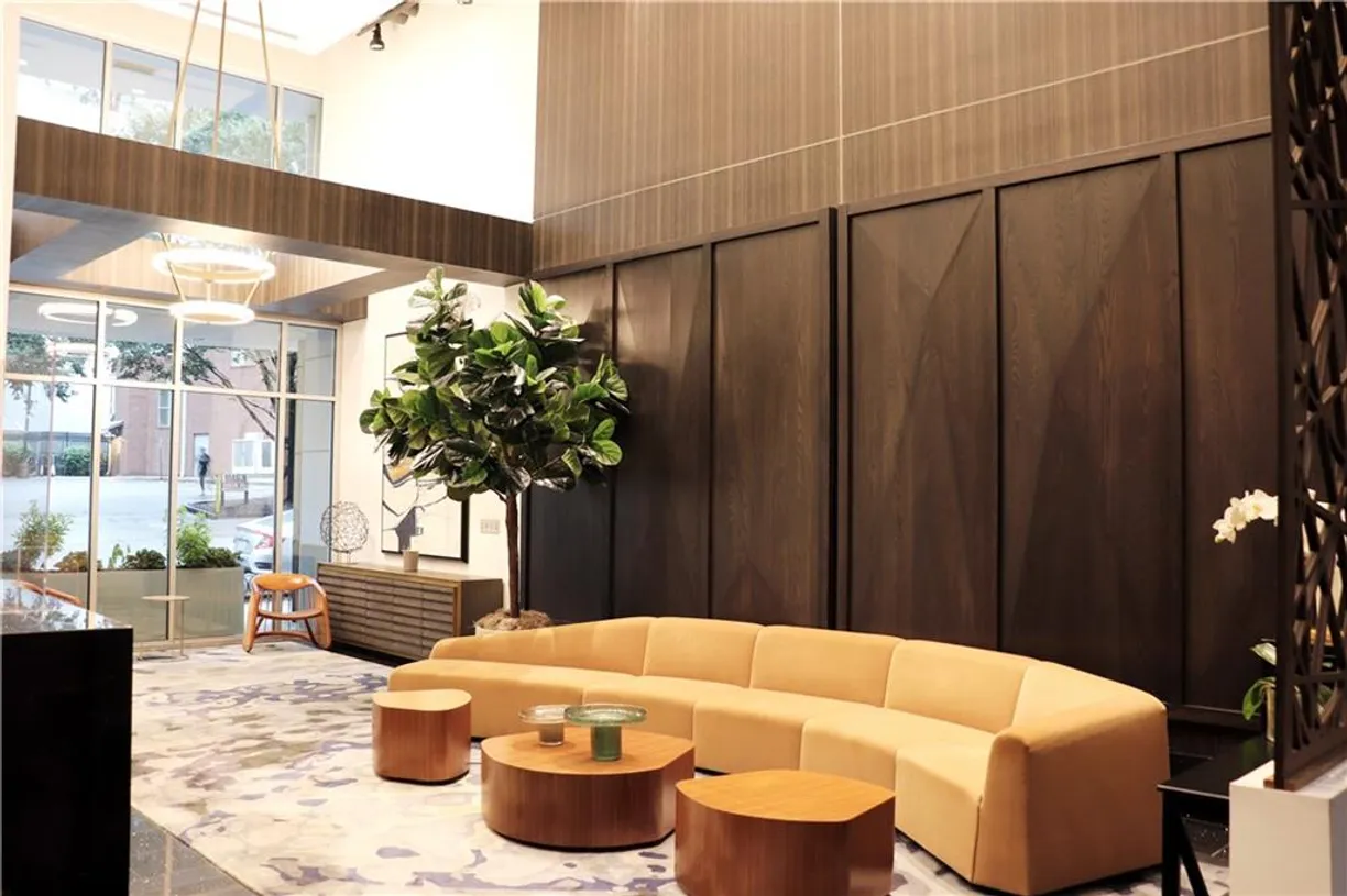 Savannah Real Estate | View 44 Peachtree Place, 926 | Listing