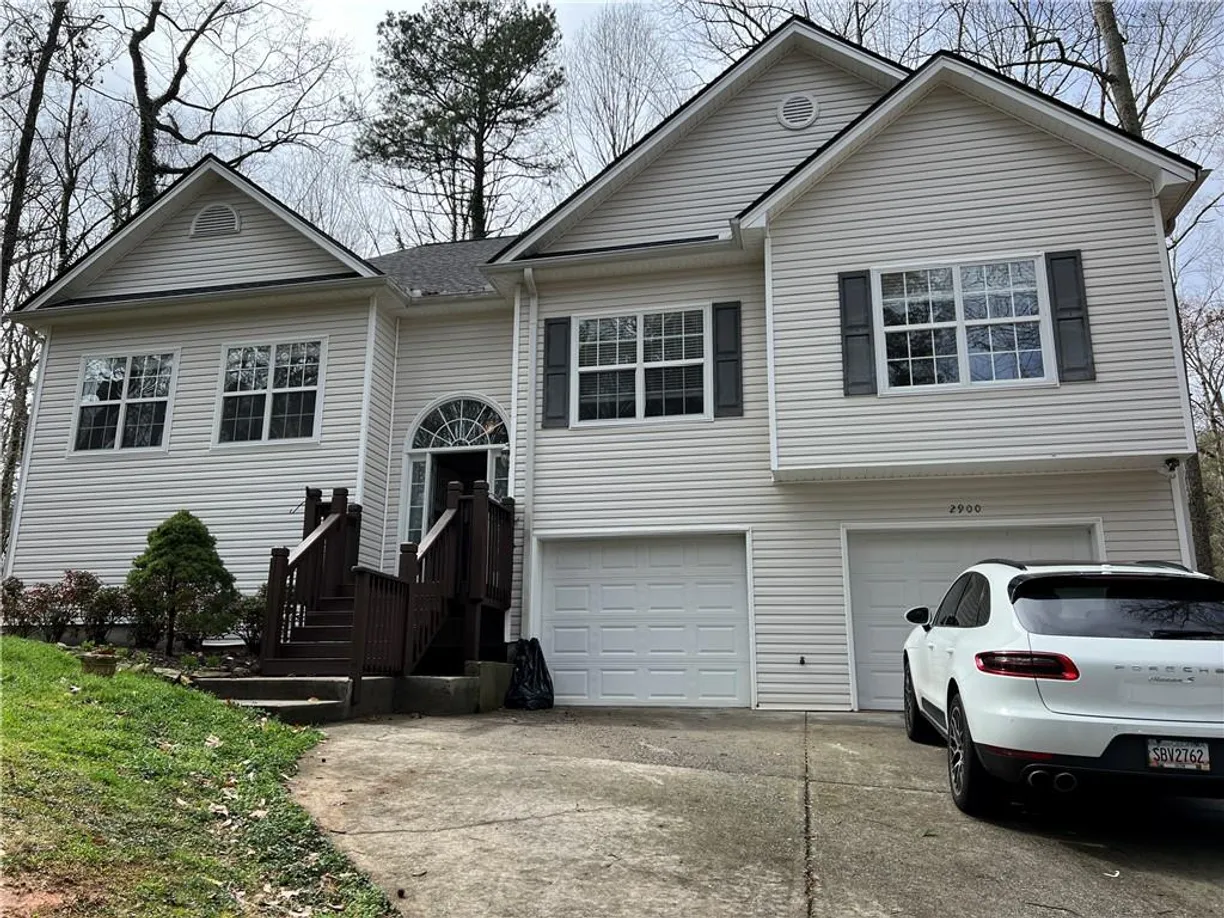 Savannah Real Estate | View 2900 Winchester Drive | 3 Beds, 2 Baths