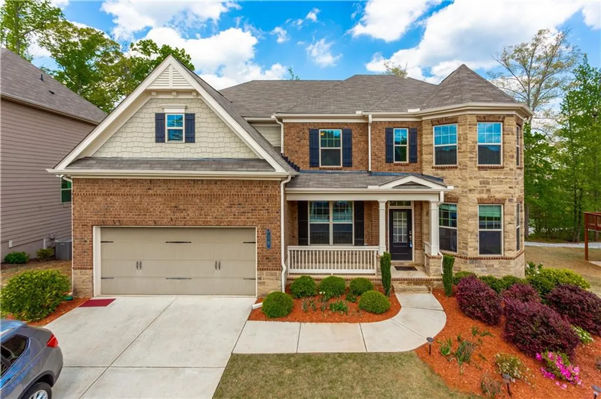 Savannah Real Estate | View 930 Hampton Oaks Drive | 6 Beds, 5 Baths