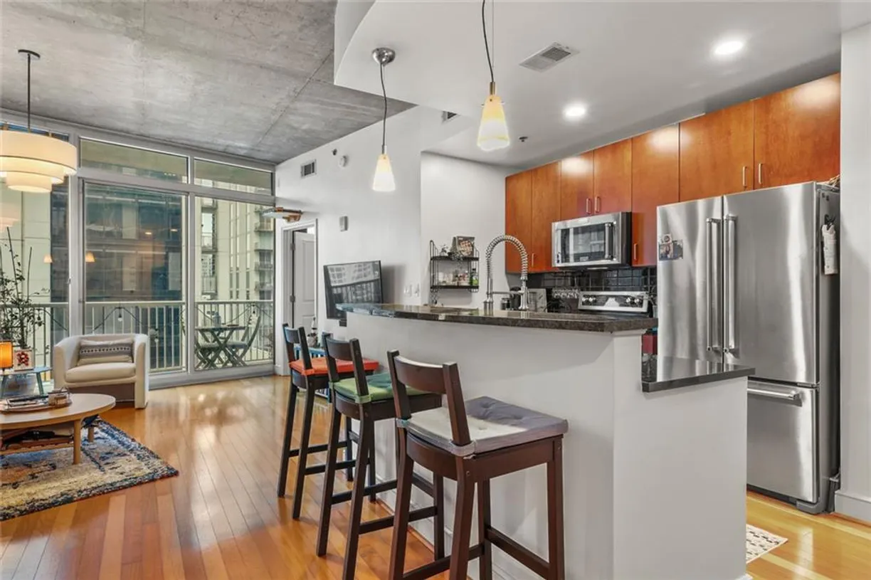 Savannah Real Estate | View 44 Peachtree Place, 1225 | 1 Bed, 1 Bath