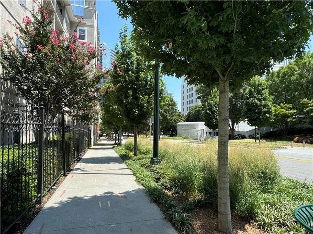 Savannah Real Estate | View 1075 Peachtree Walk, A121 | Listing
