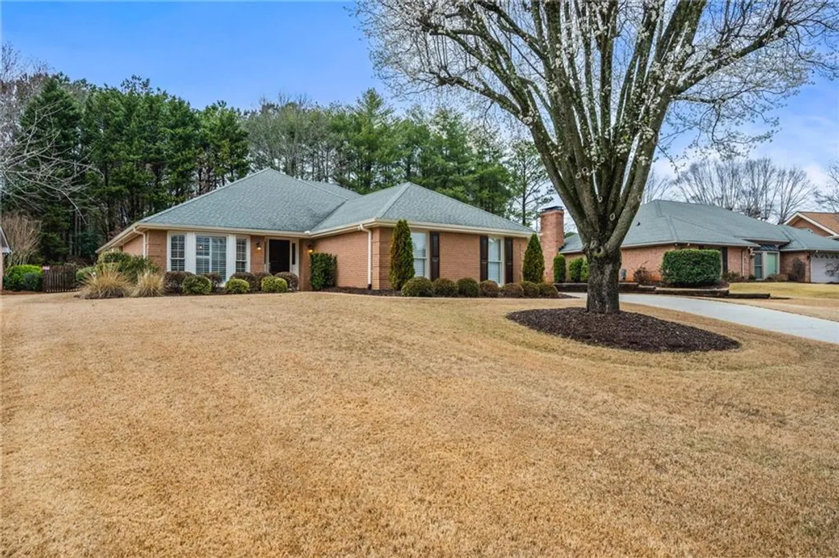 Savannah Real Estate | View 555 Carybell Lane | 2 Beds, 2 Baths