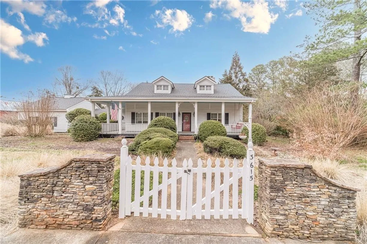 Savannah Real Estate | View 3615 Double Springs Road | 3 Beds, 2 Baths