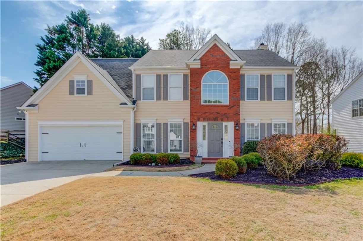 Savannah Real Estate | View 1042 Wildwood Wake Bend | 4 Beds, 2 Baths
