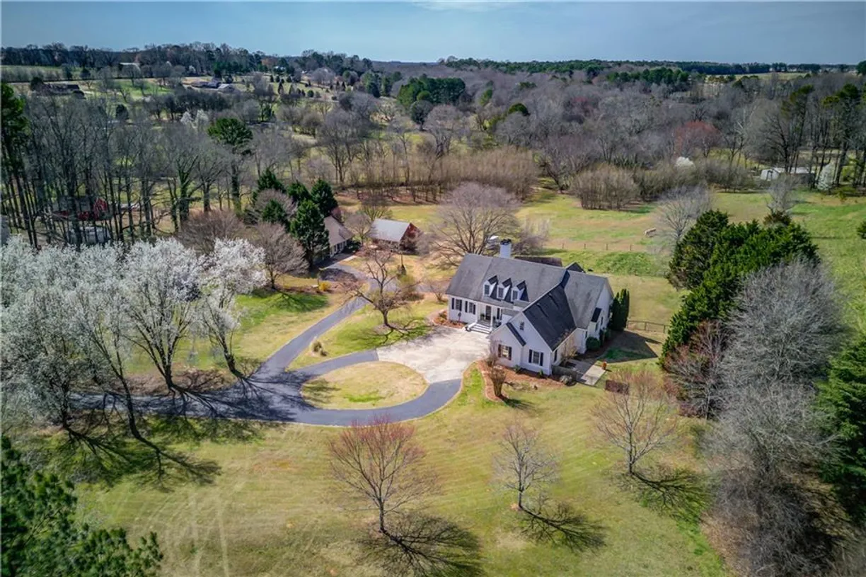 Savannah Real Estate | View 395 Bill Watkins Road | 7 Beds, 5 Baths