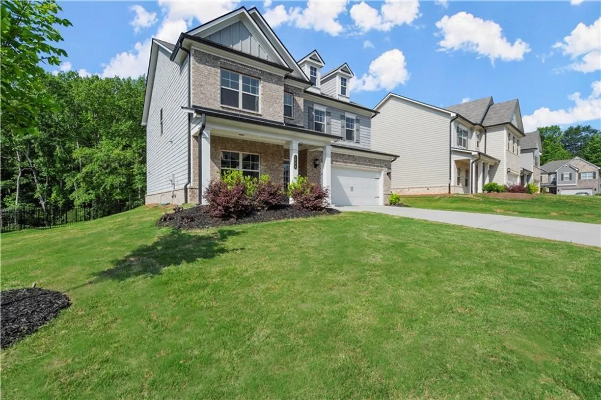 Savannah Real Estate | View 1774 Holman Forest Court | 4 Beds, 3 Baths