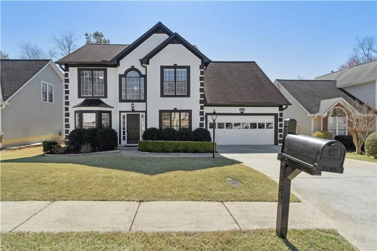 Savannah Real Estate | View 2882 Manor Glen Lane | 4 Beds, 2 Baths