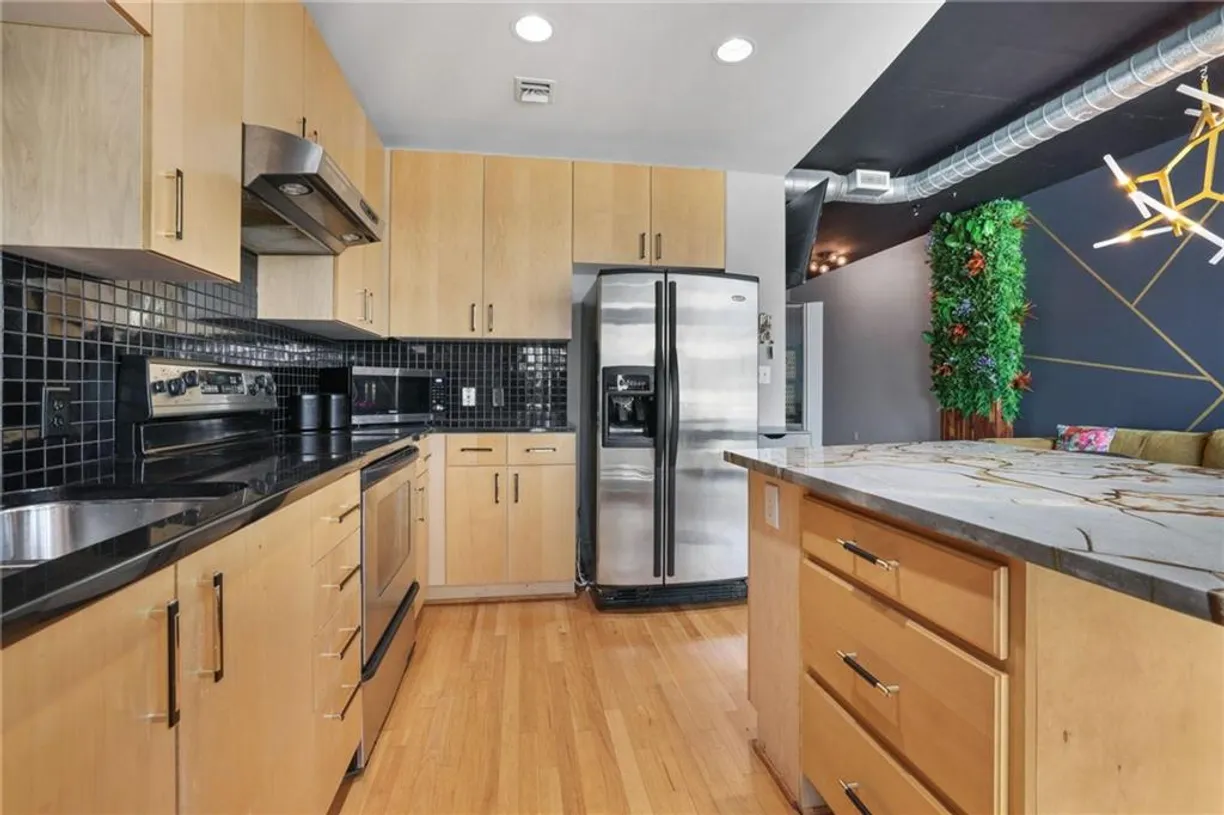 Savannah Real Estate | View 943 Peachtree Street, 1603 | Listing