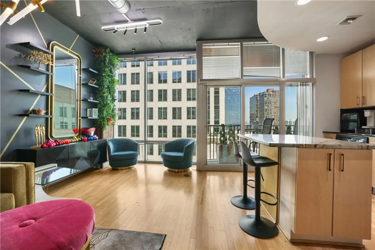 Savannah Real Estate | View 943 Peachtree Street, 1603 | 1 Bed, 1 Bath