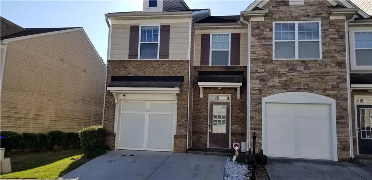 Savannah Real Estate | View 2102 Executive Drive | 3 Beds, 2 Baths