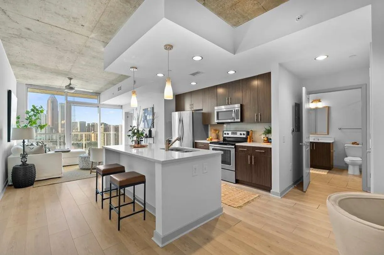 Savannah Real Estate | View 60 11th Street, 2E | 2 Beds, 2 Baths