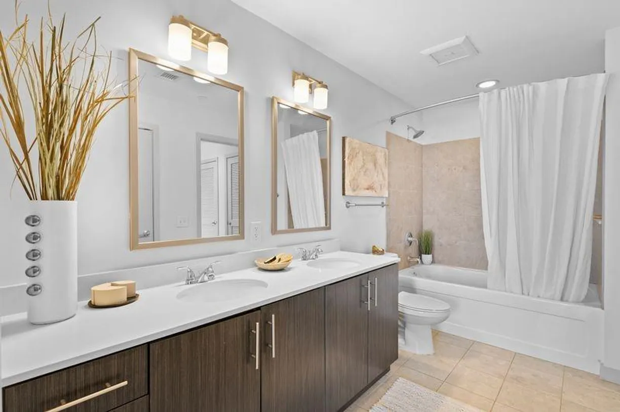 Savannah Real Estate | View 60 11th Street, 2E | Listing