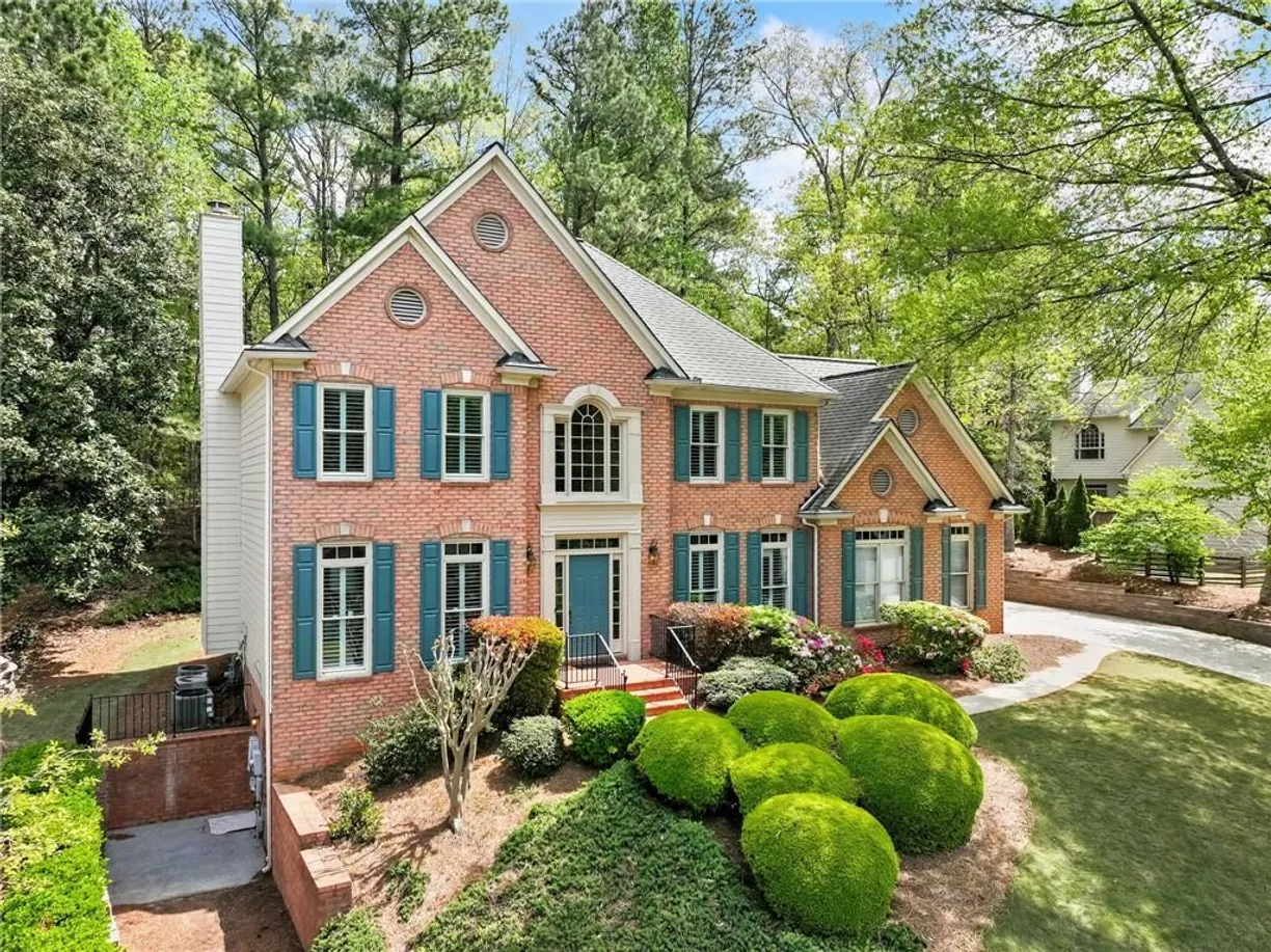 Savannah Real Estate | View 535 Woodbrook Way | 5 Beds, 3 Baths