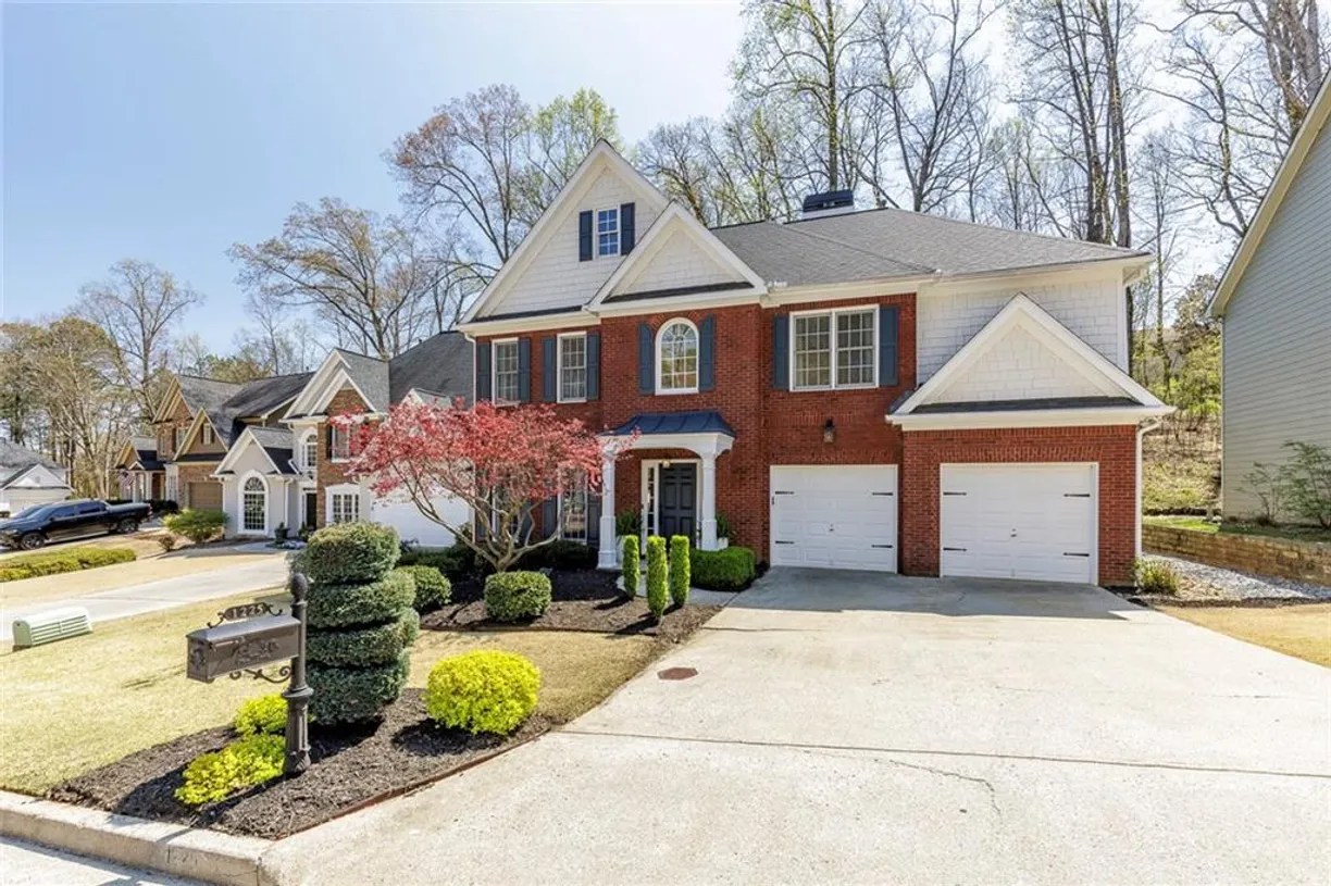 Savannah Real Estate | View 1225 S Bethany Creek Drive | 5 Beds, 3 Baths