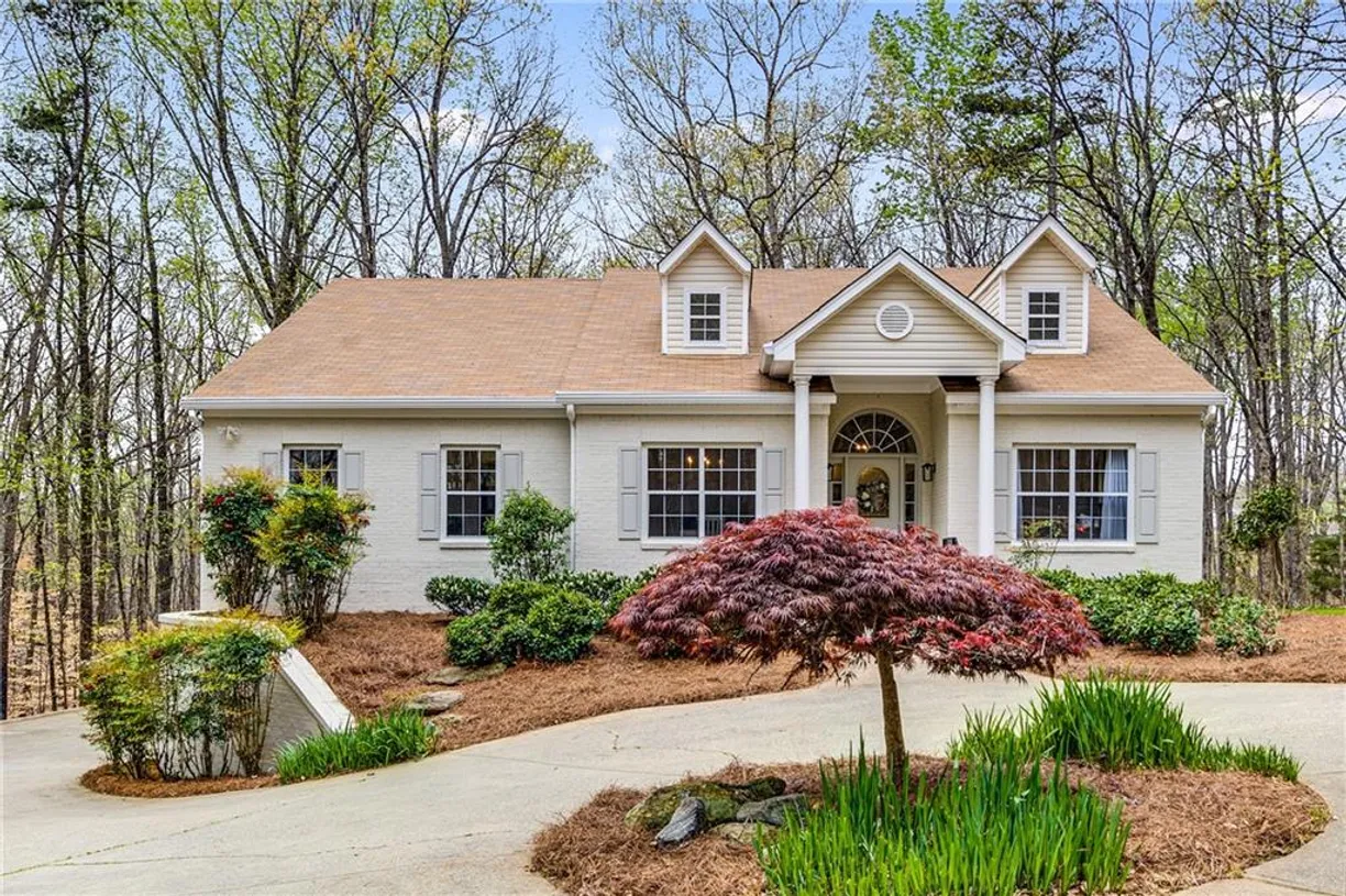 Savannah Real Estate | View 16218 Henderson Road | 4 Beds, 3 Baths