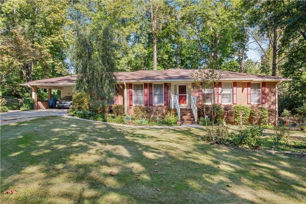 Savannah Real Estate | View 4535 Forest Green Drive | 4 Beds, 4 Baths