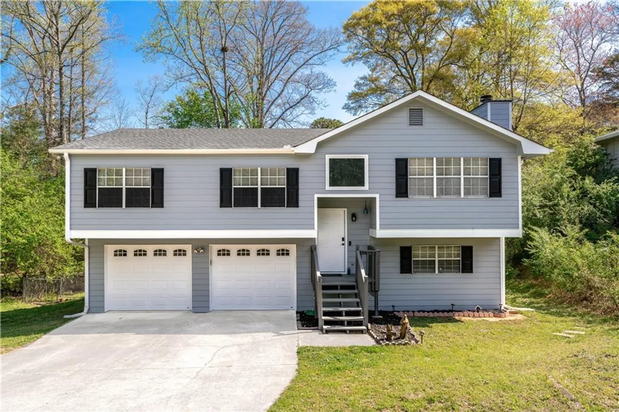 Savannah Real Estate | View 5635 Cardigan Trace | 4 Beds, 2 Baths