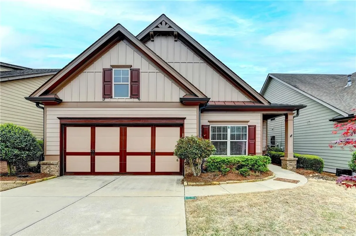Savannah Real Estate | View 6925 Creekstone Place | 3 Beds, 2 Baths