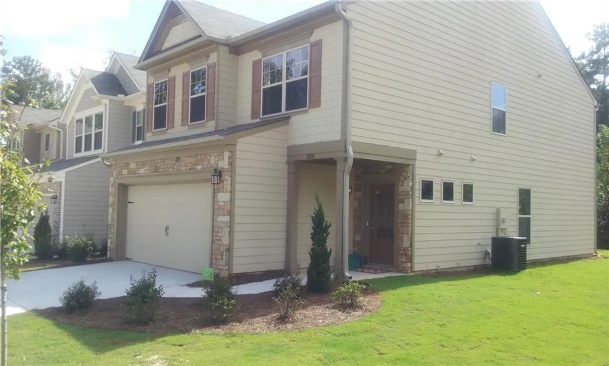 Savannah Real Estate | View 6260 Crested Moss Drive | 3 Beds, 2 Baths