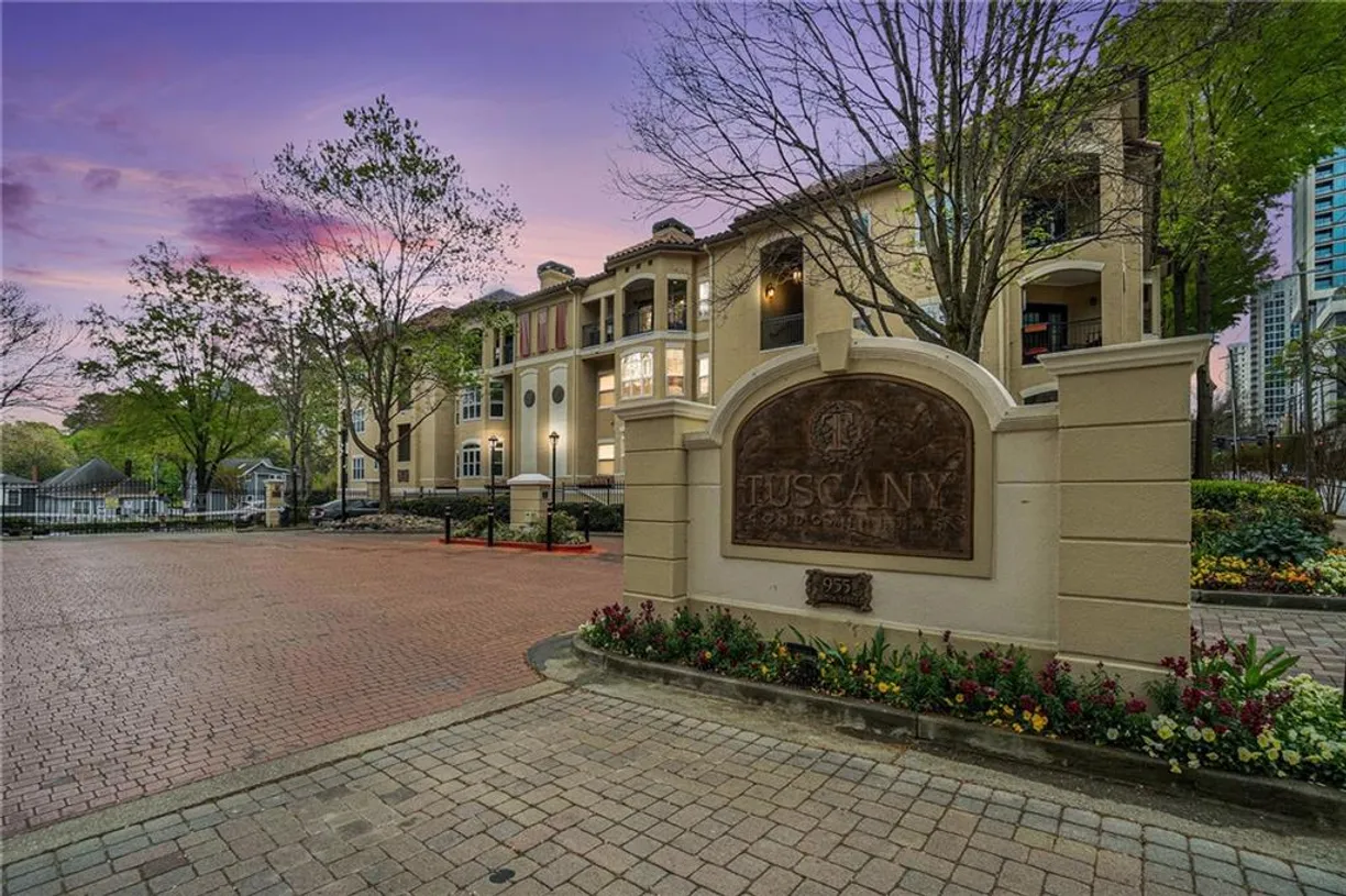 Savannah Real Estate | View 955 Juniper Street, 3026 | 1 Bed, 1 Bath