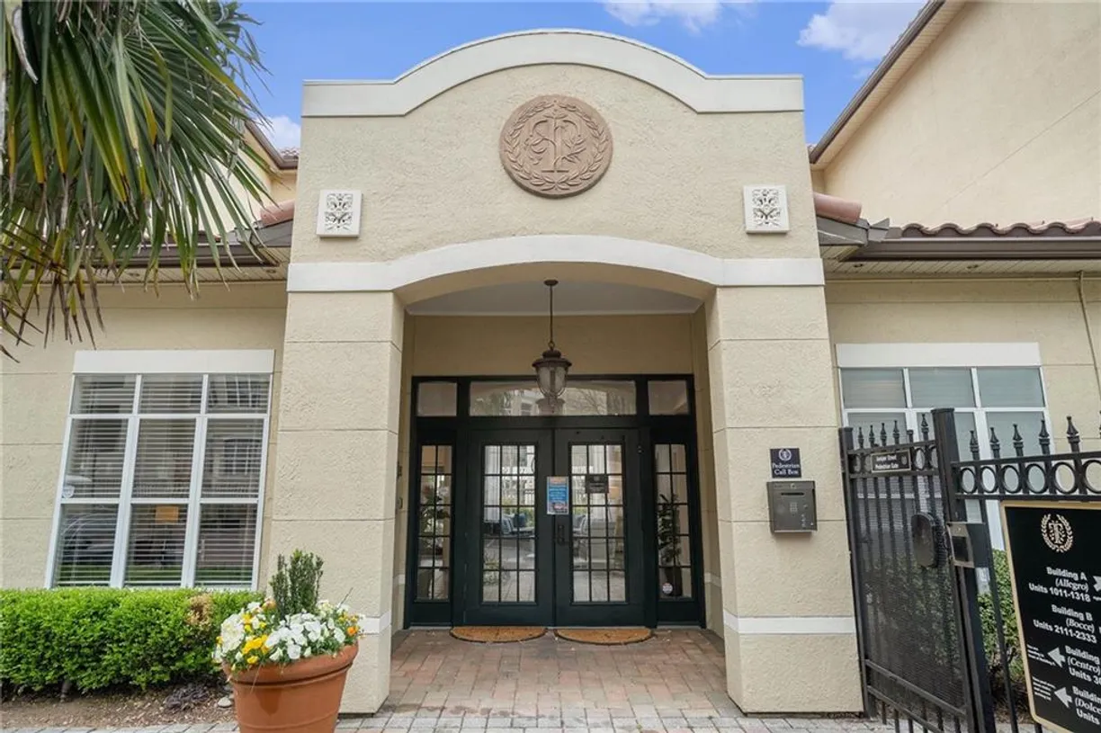 Savannah Real Estate | View 955 Juniper Street, 3026 | Listing